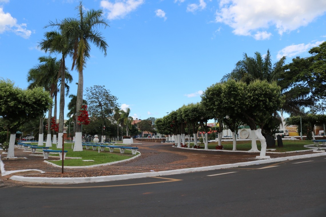 PRAÇA CENTRAL DONA FRANCISCA JUSTINIANA DE ANDRADE